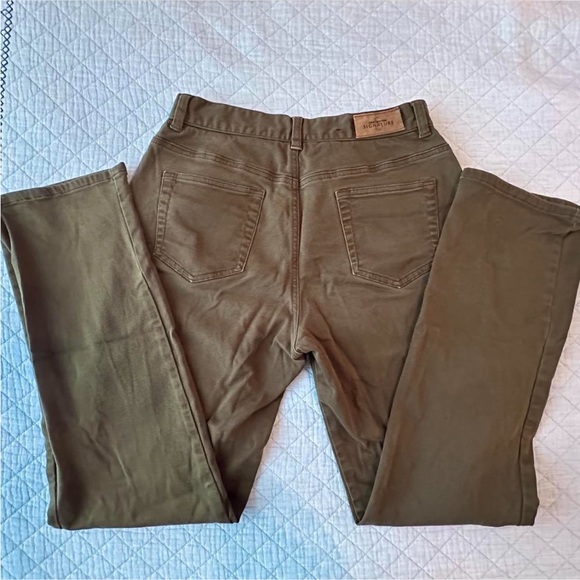 Green Jeans
Size 4 with 28” inch inseam - Picture 2 of 2